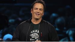 فیل اسپنسر به شایعات رقیب گیم پس از طرف پلی استیشن واکنش نشان داد